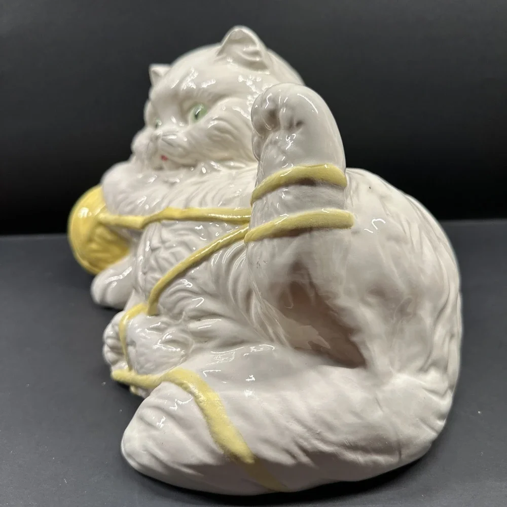 VTG Ceramic White Persian Cat Figure Statue Long Haired Play Yellow Yarn (read)
